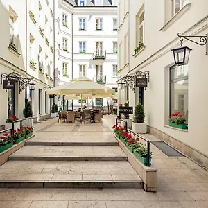 **** Aparthotel St. Andrew's Palace Poland